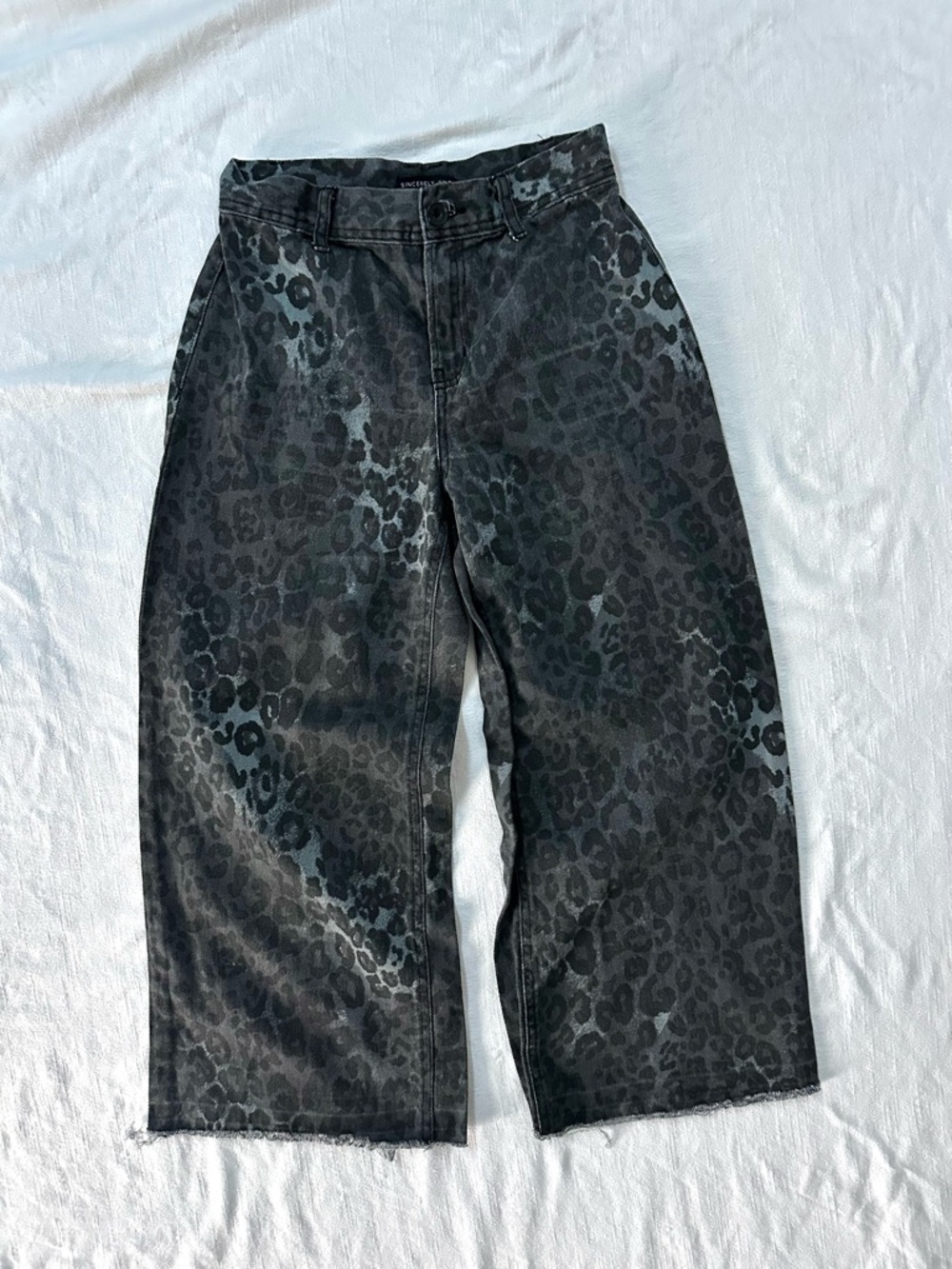 Sincerely Jules Leopard / Cheetah Print Capris Black Washed Wide Leg Y2K 1 / 25
